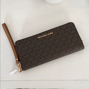 Michael Kors MK Zip Wallet